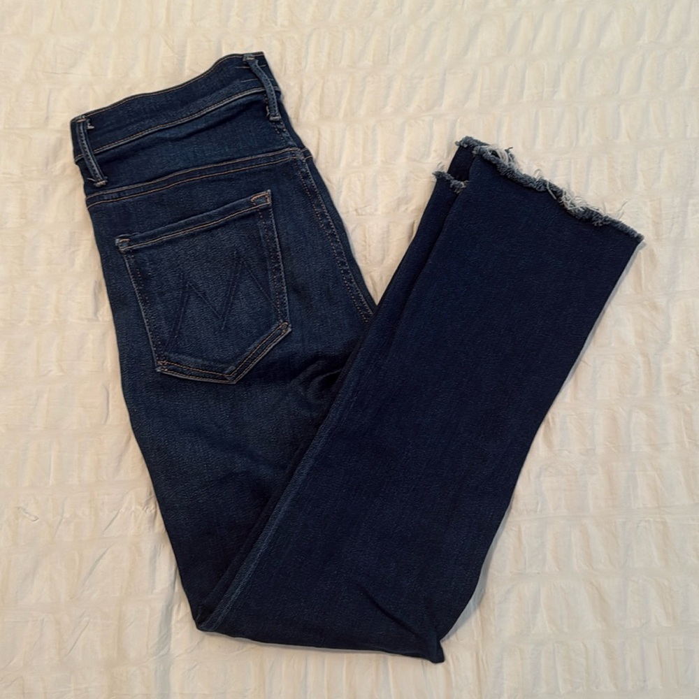 MOTHER Denim best seller the insider crop step fray dark denim